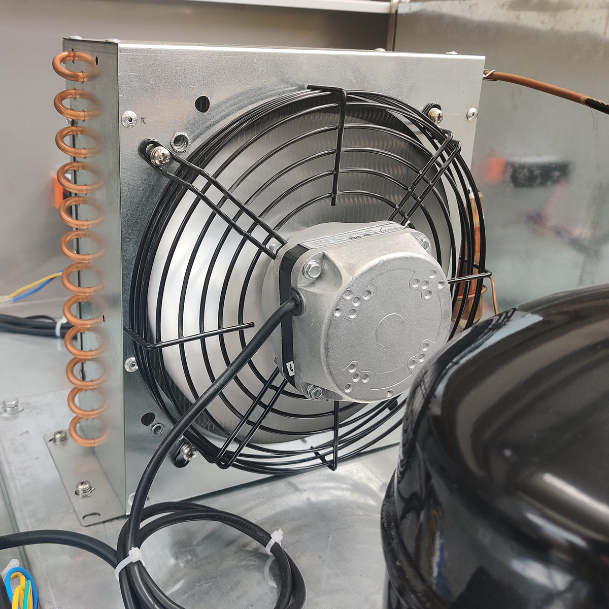 Stainless steel refrigerator, capacity 610 liters, GN2/1 ECO-Line - Image 6